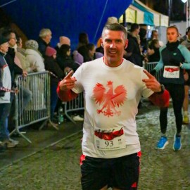 powiększ zdjęcie: Biegli i maszerowali w świątecznym nastroju