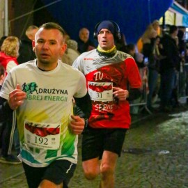 powiększ zdjęcie: Biegli i maszerowali w świątecznym nastroju