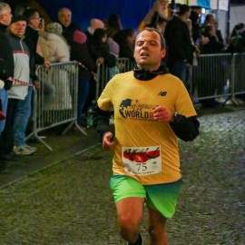 powiększ zdjęcie: Biegli i maszerowali w świątecznym nastroju