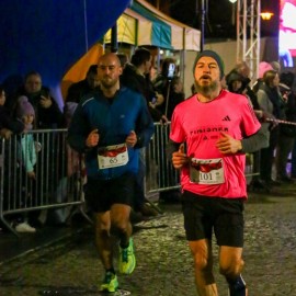 powiększ zdjęcie: Biegli i maszerowali w świątecznym nastroju