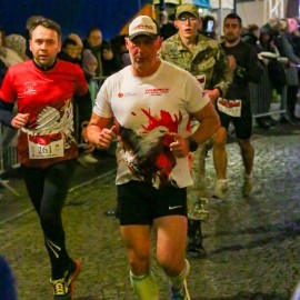 powiększ zdjęcie: Biegli i maszerowali w świątecznym nastroju