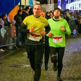 powiększ zdjęcie: Biegli i maszerowali w świątecznym nastroju