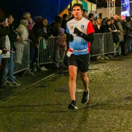 powiększ zdjęcie: Biegli i maszerowali w świątecznym nastroju