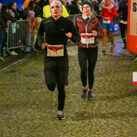 powiększ zdjęcie: Biegli i maszerowali w świątecznym nastroju