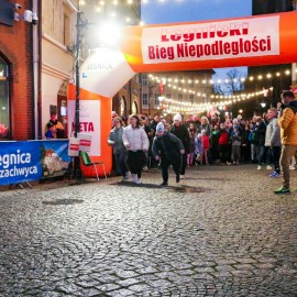 powiększ zdjęcie: Biegli i maszerowali w świątecznym nastroju