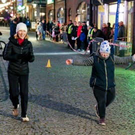 powiększ zdjęcie: Biegli i maszerowali w świątecznym nastroju