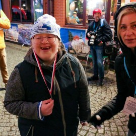 powiększ zdjęcie: Biegli i maszerowali w świątecznym nastroju