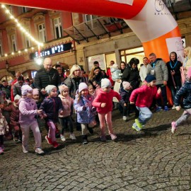 powiększ zdjęcie: Biegli i maszerowali w świątecznym nastroju