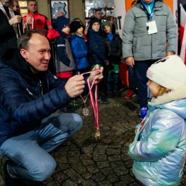 powiększ zdjęcie: Biegli i maszerowali w świątecznym nastroju
