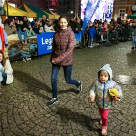 powiększ zdjęcie: Biegli i maszerowali w świątecznym nastroju