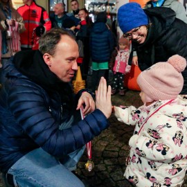 powiększ zdjęcie: Biegli i maszerowali w świątecznym nastroju