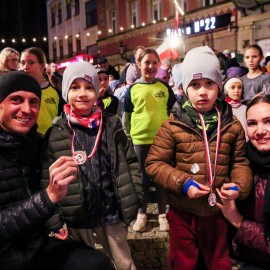 powiększ zdjęcie: Biegli i maszerowali w świątecznym nastroju