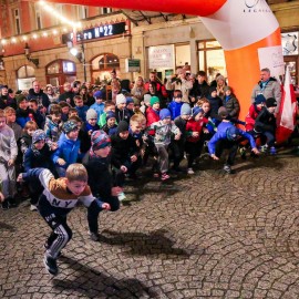 powiększ zdjęcie: Biegli i maszerowali w świątecznym nastroju