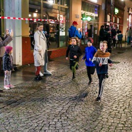 powiększ zdjęcie: Biegli i maszerowali w świątecznym nastroju