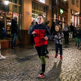 powiększ zdjęcie: Biegli i maszerowali w świątecznym nastroju