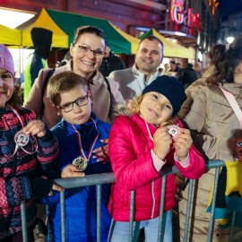 powiększ zdjęcie: Biegli i maszerowali w świątecznym nastroju