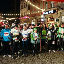 powiększ zdjęcie: Biegli i maszerowali w świątecznym nastroju