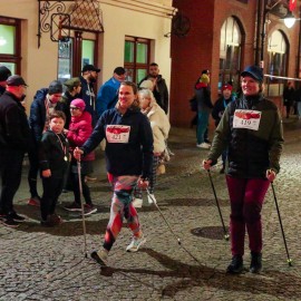 powiększ zdjęcie: Biegli i maszerowali w świątecznym nastroju