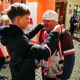 powiększ zdjęcie: Biegli i maszerowali w świątecznym nastroju