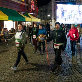 powiększ zdjęcie: Biegli i maszerowali w świątecznym nastroju