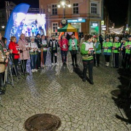powiększ zdjęcie: Biegli i maszerowali w świątecznym nastroju