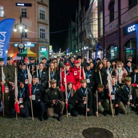 powiększ zdjęcie: Biegli i maszerowali w świątecznym nastroju