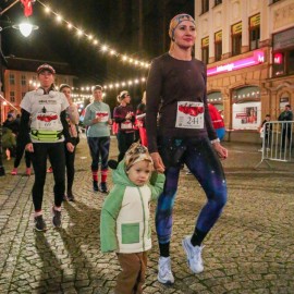 powiększ zdjęcie: Biegli i maszerowali w świątecznym nastroju