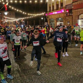 powiększ zdjęcie: Biegli i maszerowali w świątecznym nastroju