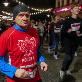 powiększ zdjęcie: Biegli i maszerowali w świątecznym nastroju