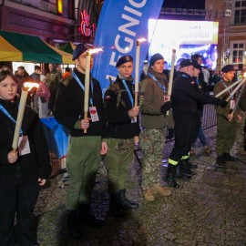 powiększ zdjęcie: Biegli i maszerowali w świątecznym nastroju