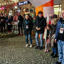 powiększ zdjęcie: Biegli i maszerowali w świątecznym nastroju