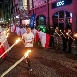 powiększ zdjęcie: Biegli i maszerowali w świątecznym nastroju