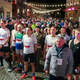 powiększ zdjęcie: Biegli i maszerowali w świątecznym nastroju