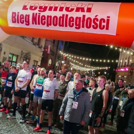 powiększ zdjęcie: Biegli i maszerowali w świątecznym nastroju