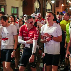 powiększ zdjęcie: Biegli i maszerowali w świątecznym nastroju