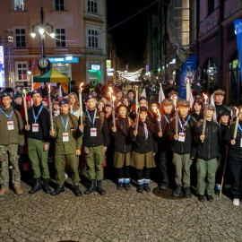 powiększ zdjęcie: Biegli i maszerowali w świątecznym nastroju