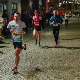 powiększ zdjęcie: Biegli i maszerowali w świątecznym nastroju