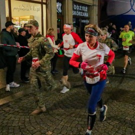 powiększ zdjęcie: Biegli i maszerowali w świątecznym nastroju