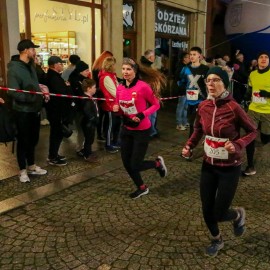 powiększ zdjęcie: Biegli i maszerowali w świątecznym nastroju