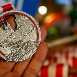 powiększ zdjęcie: Biegli i maszerowali w świątecznym nastroju