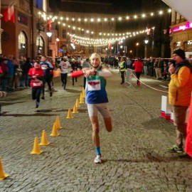 powiększ zdjęcie: Biegli i maszerowali w świątecznym nastroju