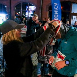 powiększ zdjęcie: Biegli i maszerowali w świątecznym nastroju