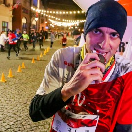 powiększ zdjęcie: Biegli i maszerowali w świątecznym nastroju