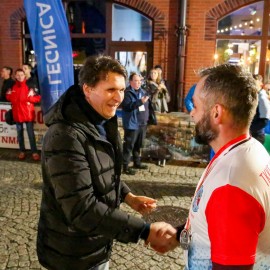 powiększ zdjęcie: Biegli i maszerowali w świątecznym nastroju