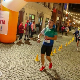 powiększ zdjęcie: Biegli i maszerowali w świątecznym nastroju