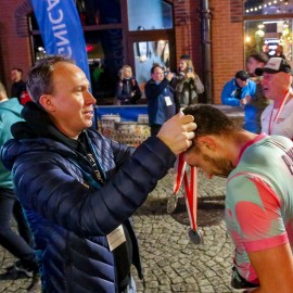 powiększ zdjęcie: Biegli i maszerowali w świątecznym nastroju