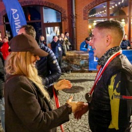 powiększ zdjęcie: Biegli i maszerowali w świątecznym nastroju