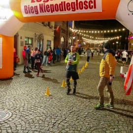 powiększ zdjęcie: Biegli i maszerowali w świątecznym nastroju