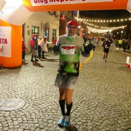 powiększ zdjęcie: Biegli i maszerowali w świątecznym nastroju