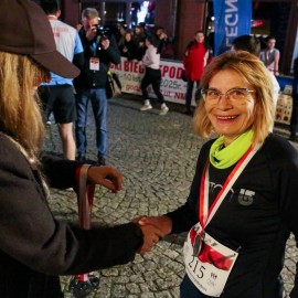 powiększ zdjęcie: Biegli i maszerowali w świątecznym nastroju